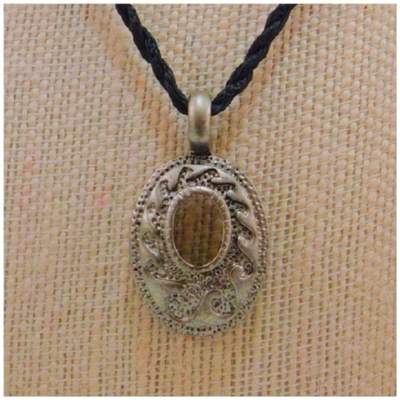 Silvertone Sparkly Pendant Necklace on twisted - Picture 6 of 8